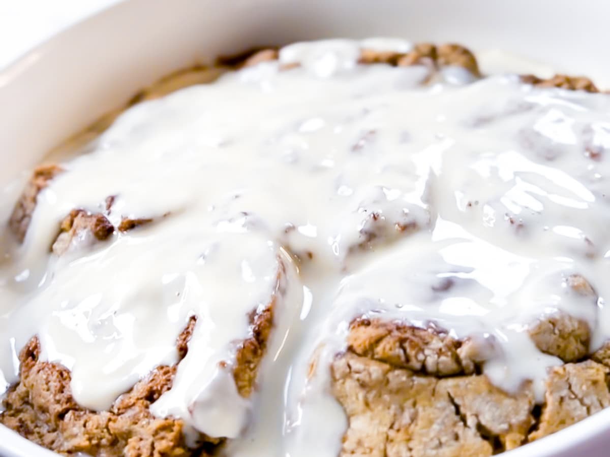 Cinnamon roll baked oats finished with glaze.