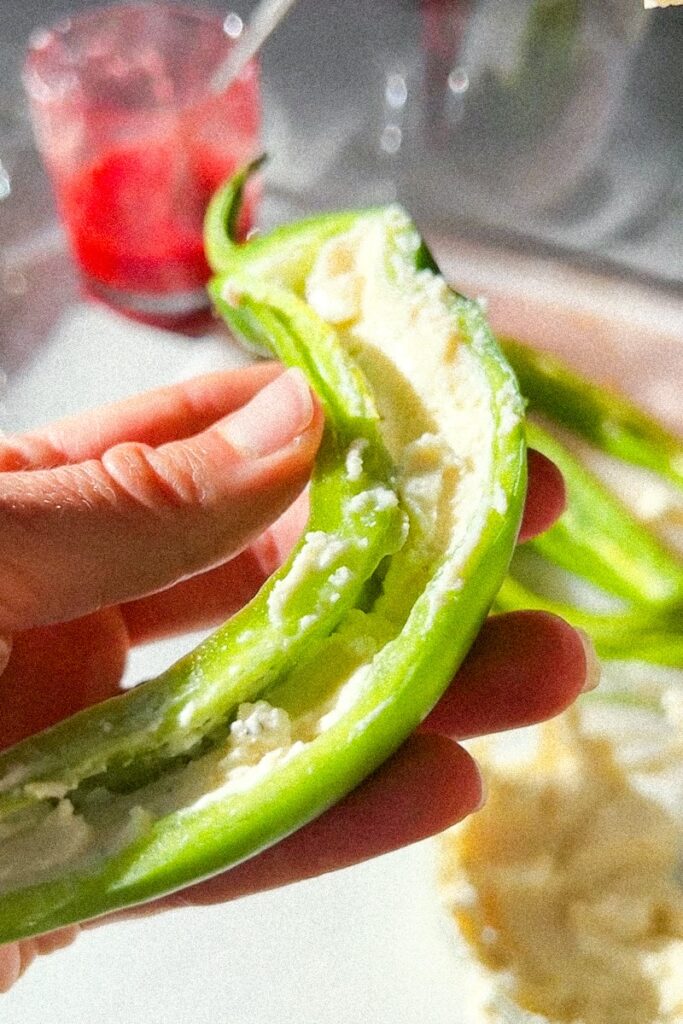 How to make jalapeños poppers.