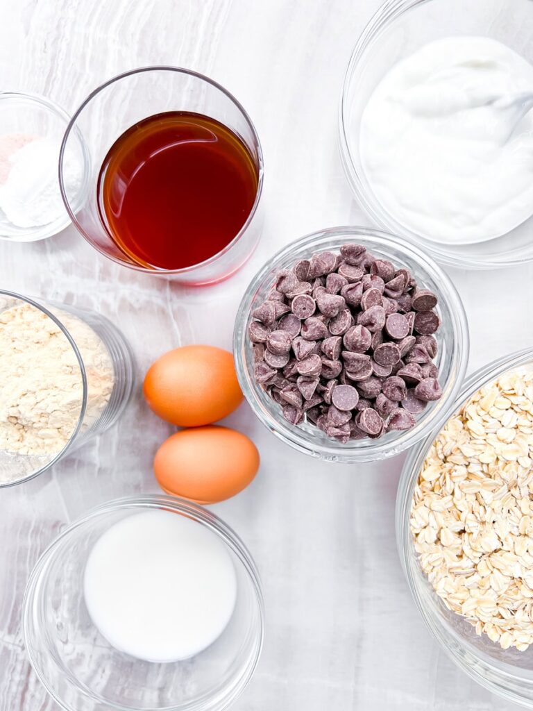 Ingredients for the baked oats.