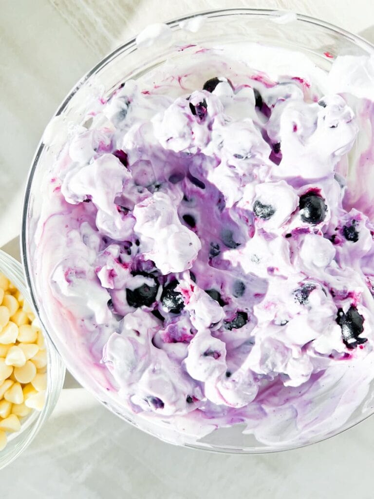 White chocolate and blueberries with yogurt.