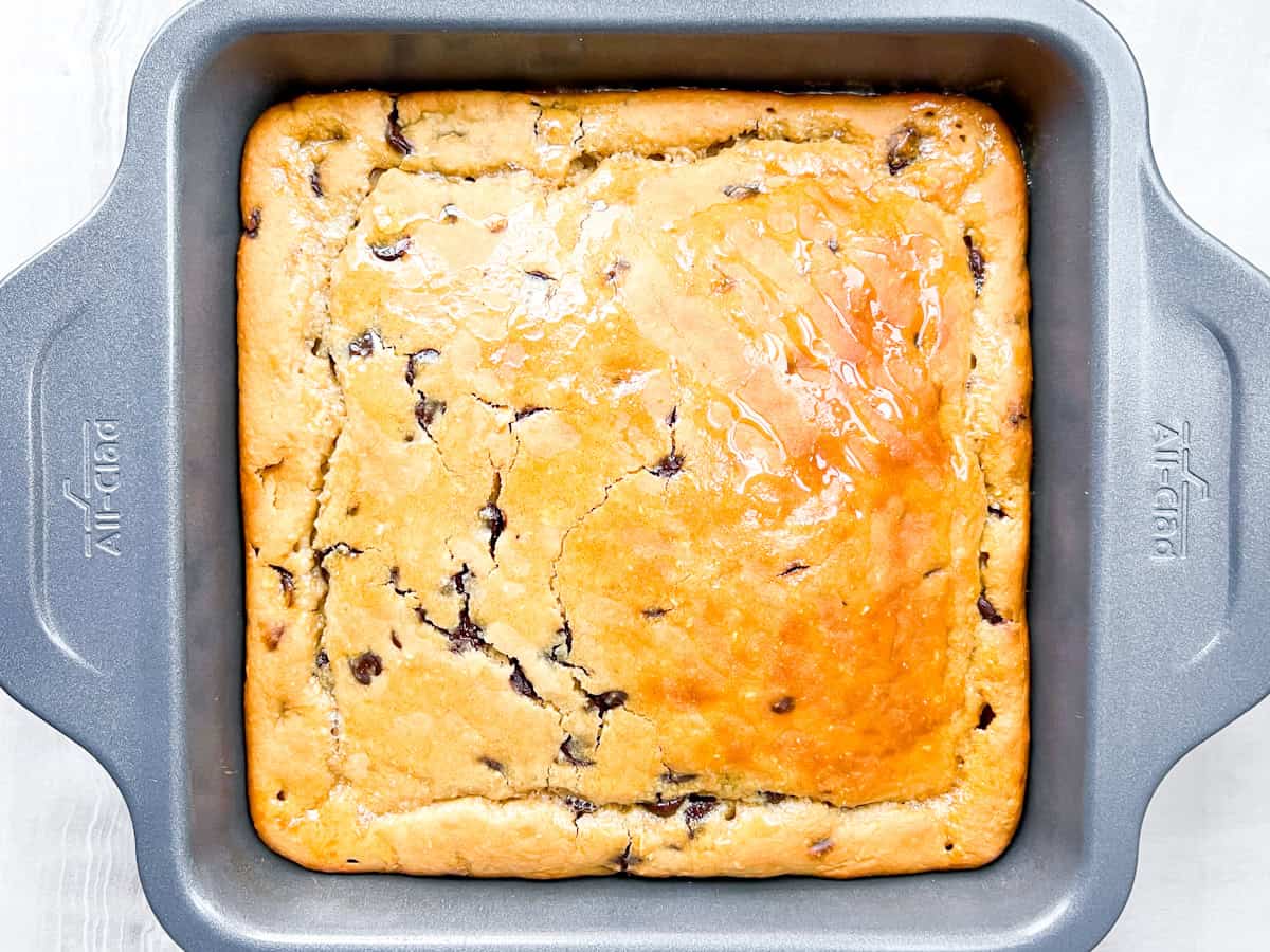 Fully baked oats in a pan.