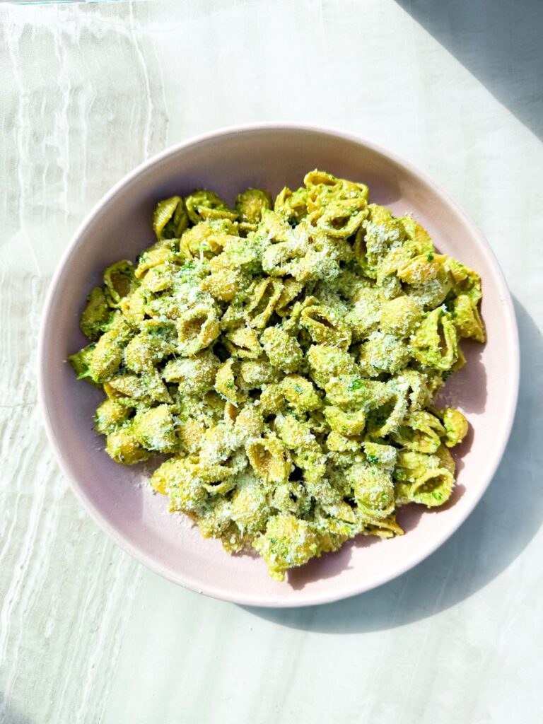 Pesto pasta with Banza.