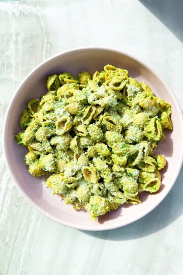 Pesto pasta with Banza.