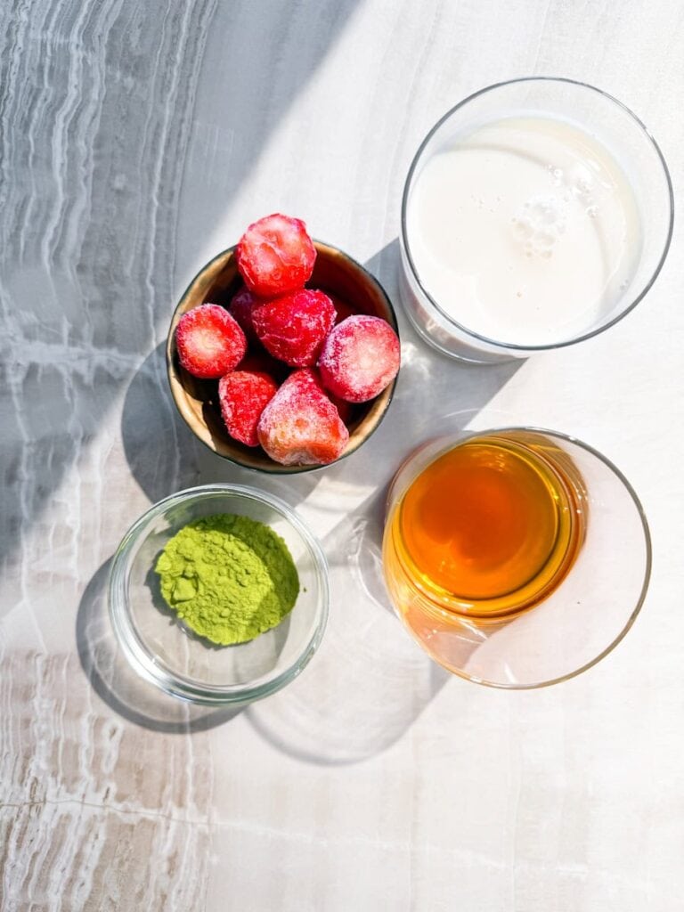 Matcha tea ingredients.